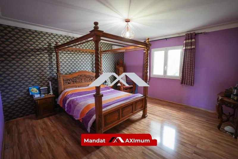 Villa - 205 m² - 6 pièces