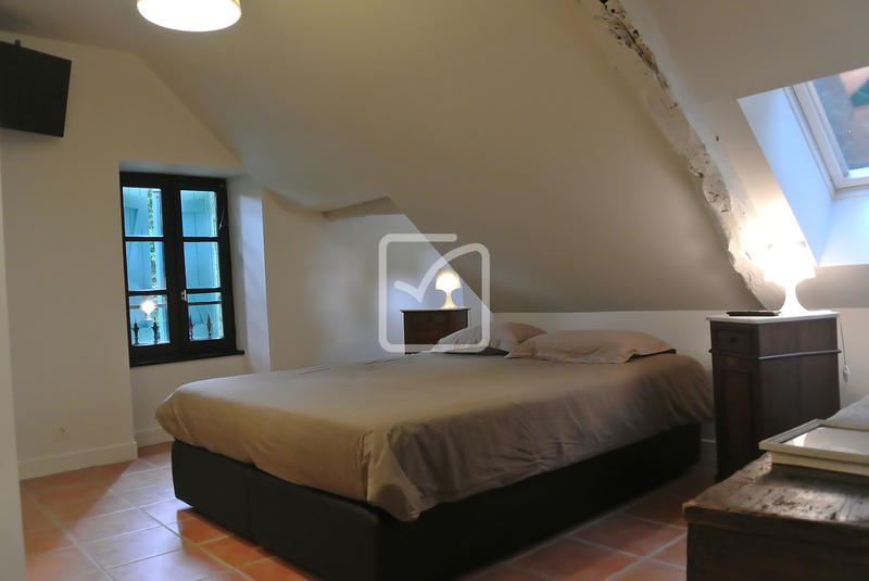 Maison - 299 m² - 15 pièces