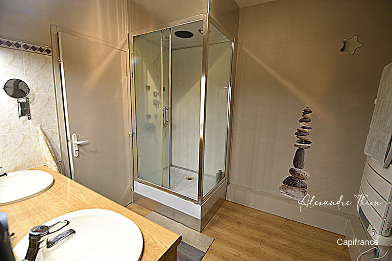 Maison - 330 m² - 10 pièces