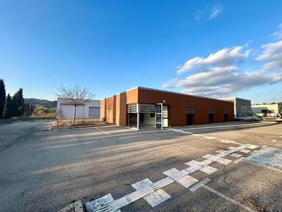 Entrepôt - 684 m² - 13 pièces