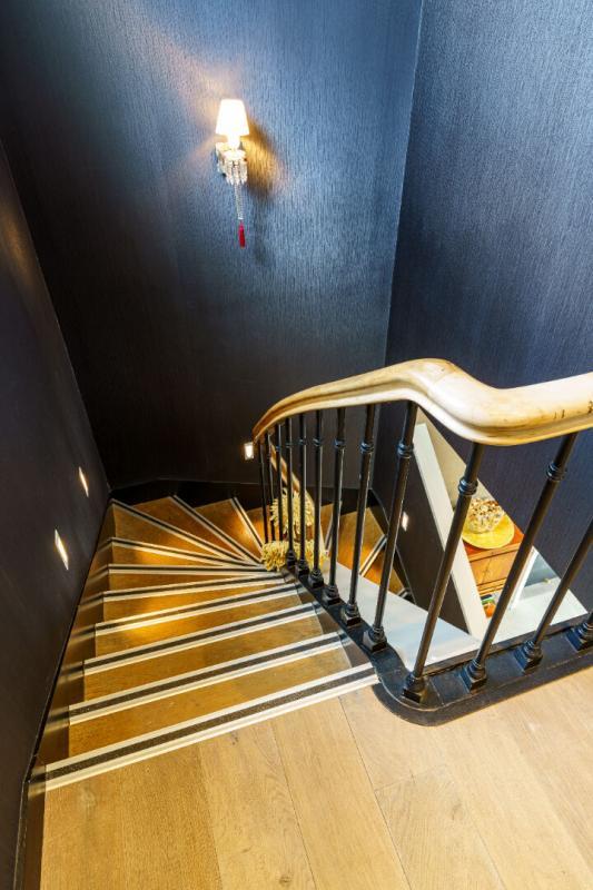 Maison - 241 m² - 8 pièces