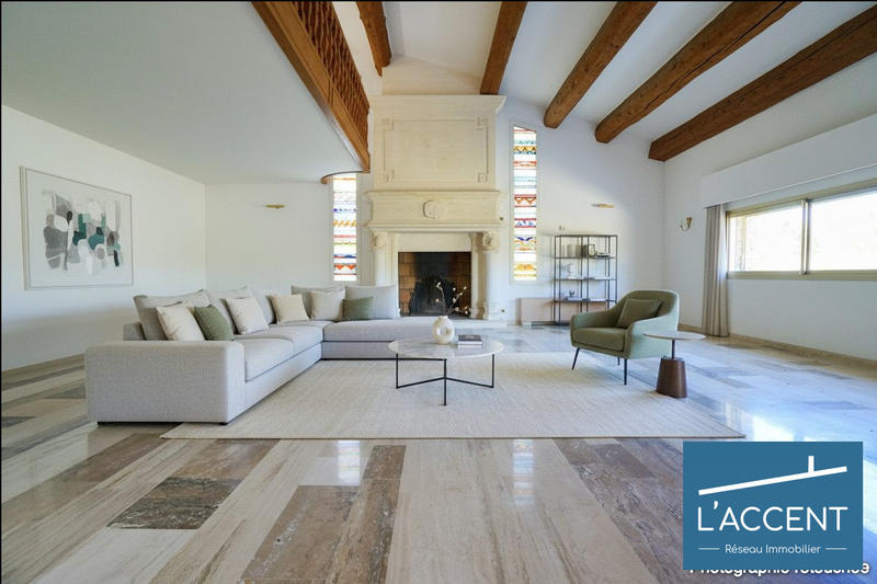 Maison - 435 m² - 8 pièces