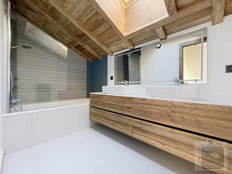 Châlet - 225 m² - 8 pièces