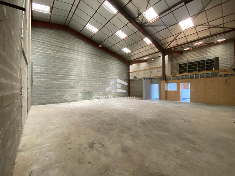Local d'activités - 335 m²