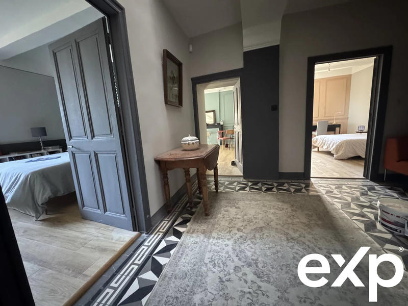 Maison traditionnelle - 400 m² - 12 pièces