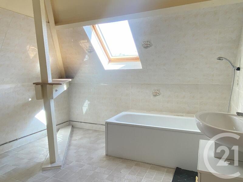 Maison - 233 m² - 9 pièces