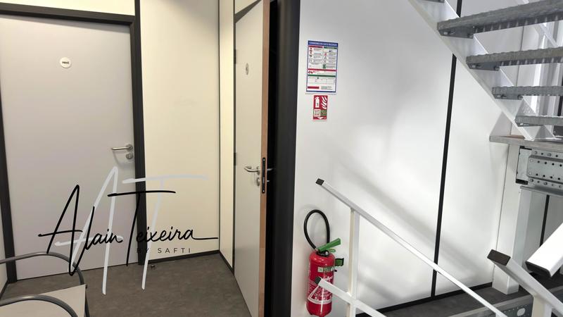 Local commercial - 820 m² - 4 pièces