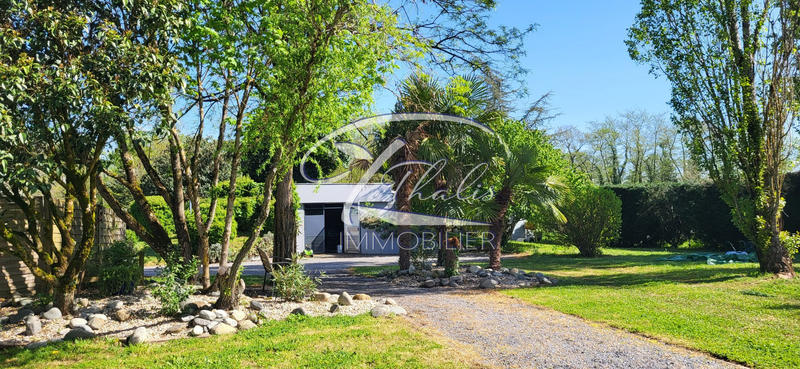 Maison contemporaine - 307 m² - 7 pièces