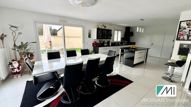 Maison - 228 m² - 8 pièces