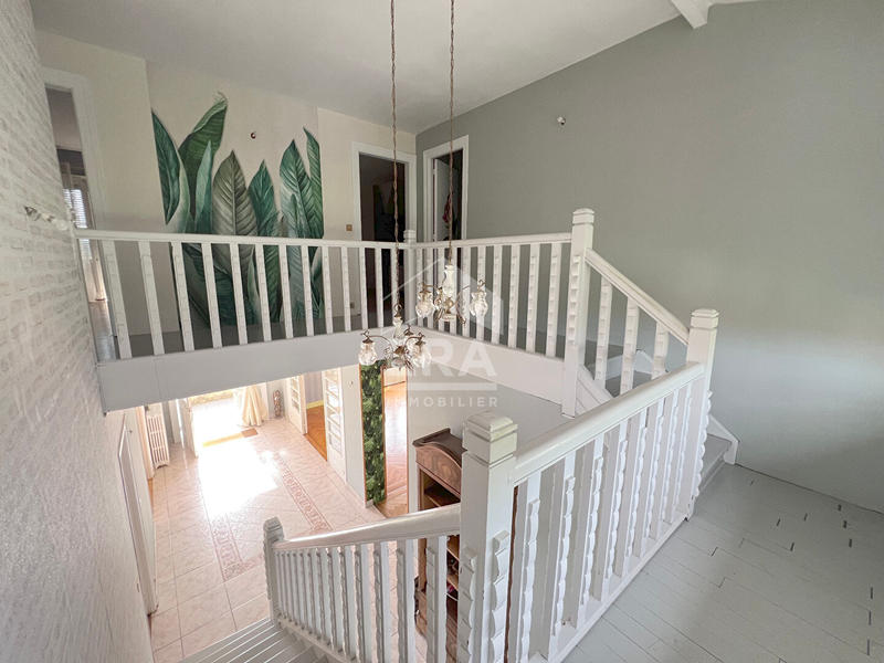 Maison - 216 m² - 9 pièces