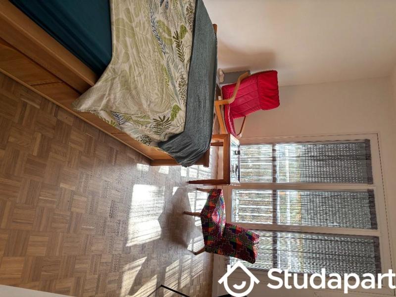 Chambre - 12 m² - 1 pièce