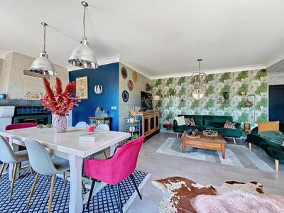 Maison - 240 m² - 8 pièces