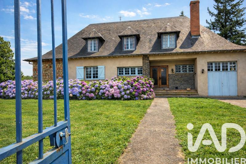 Maison - 255 m² - 9 pièces