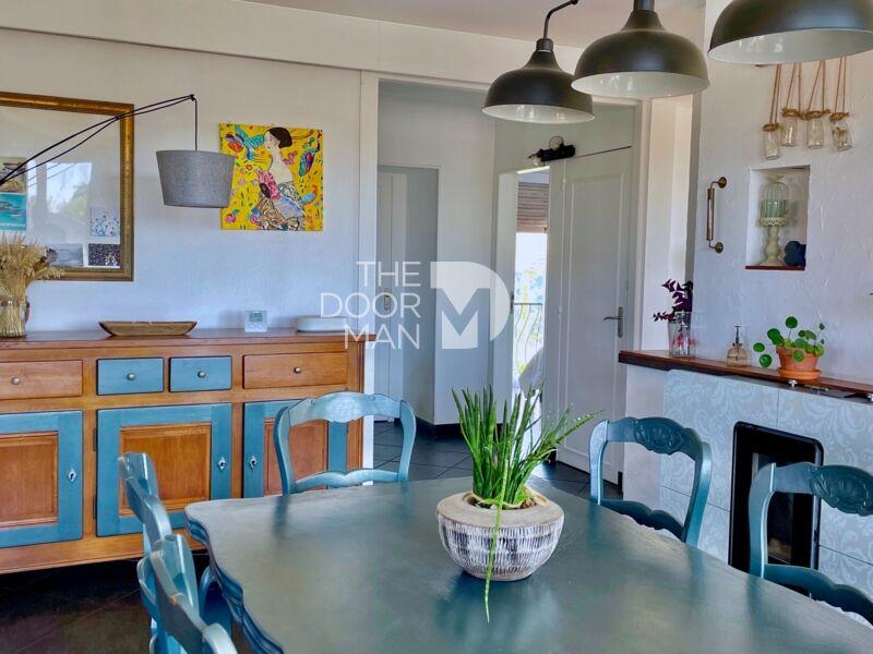 Maison - 210 m² - 10 pièces