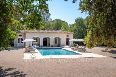 Maison - 717 m² - 19 pièces