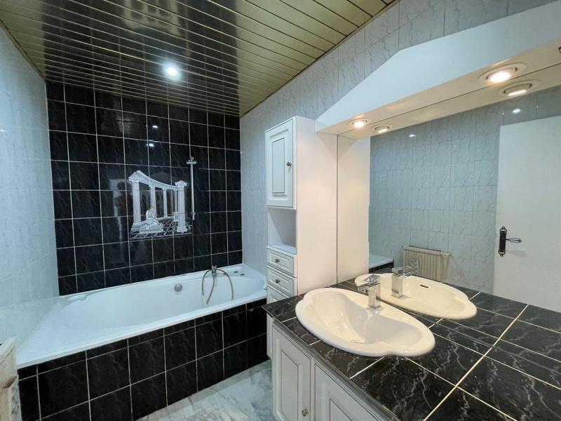 Appartement - 80 m² - 3 pièces