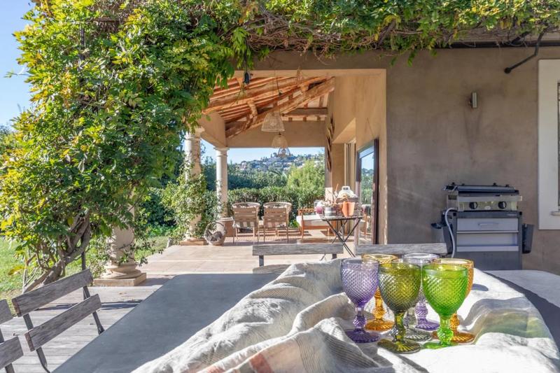 Villa - 277 m² - 9 pièces