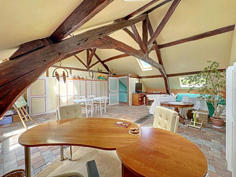 Maison - 239 m² - 8 pièces