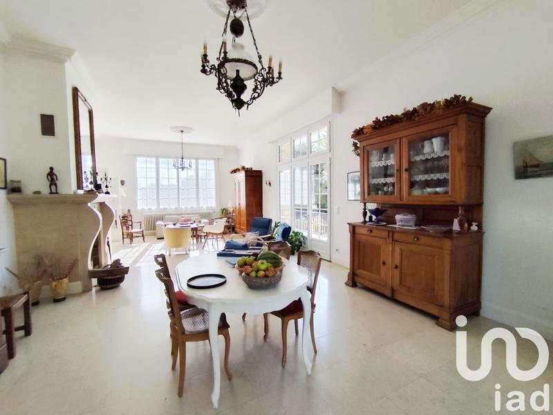 Maison - 303 m² - 9 pièces