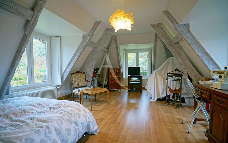 Maison - 250 m² - 8 pièces