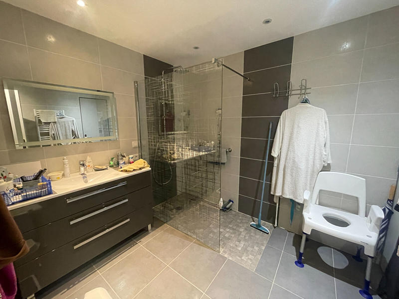 Maison - 257 m² - 11 pièces