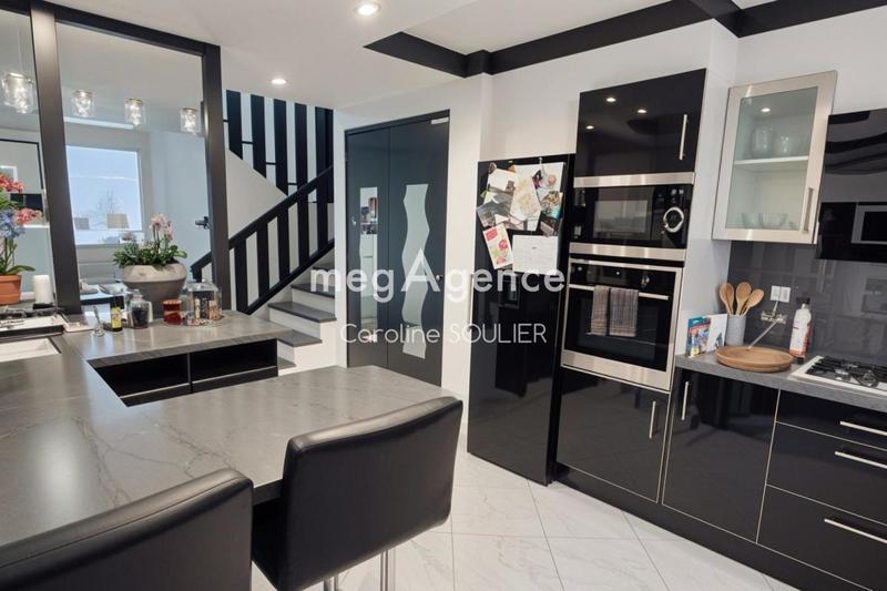 Maison - 111 m² - 6 pièces