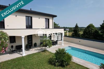 Maison - 200 m² - 12 pièces