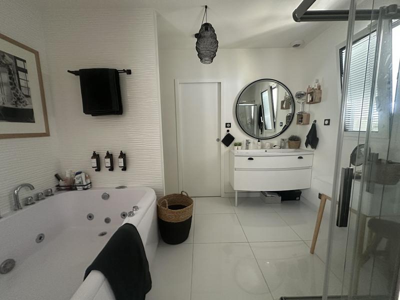 Propriété - 206 m² - 7 pièces