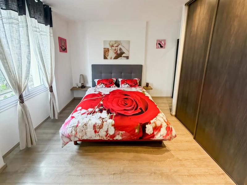 Maison - 240 m² - 8 pièces