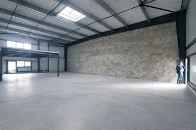 Entrepôt - 724 m²