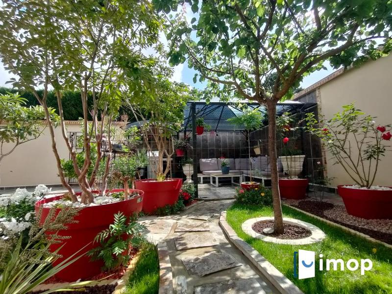 Maison - 214 m² - 8 pièces