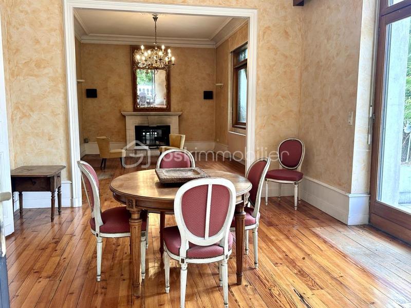 Demeure - 298 m² - 12 pièces