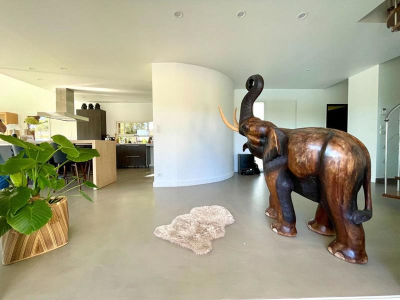 Maison - 252 m² - 5 pièces