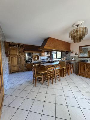 Maison - 258 m² - 10 pièces