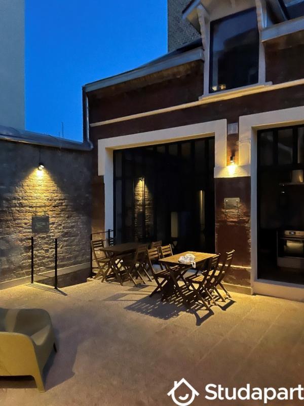 Maison - 300 m² - 1 pièce