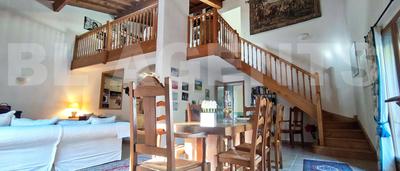 Maison - 212 m² - 7 pièces