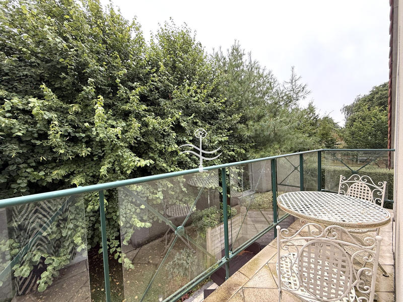 Maison - 215 m² - 6 pièces