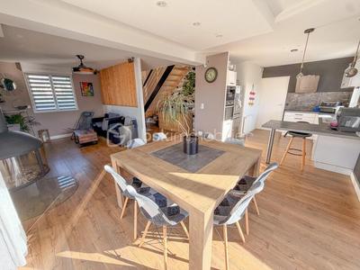 Maison - 98 m² - 5 pièces