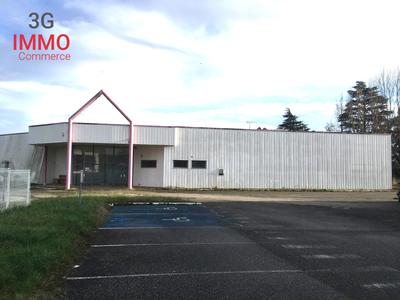 Local commercial - 3 300 m² - 4 pièces