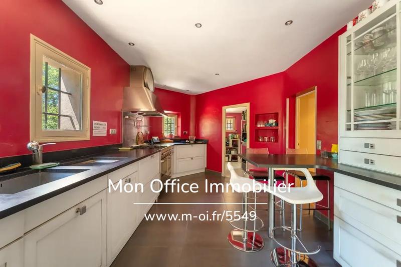Propriété - 375 m² - 10 pièces
