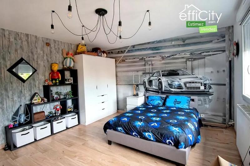 Maison - 220 m² - 8 pièces