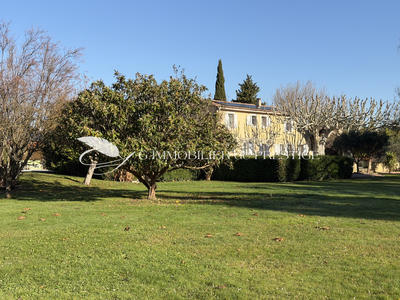 Propriété - 275 m² - 9 pièces