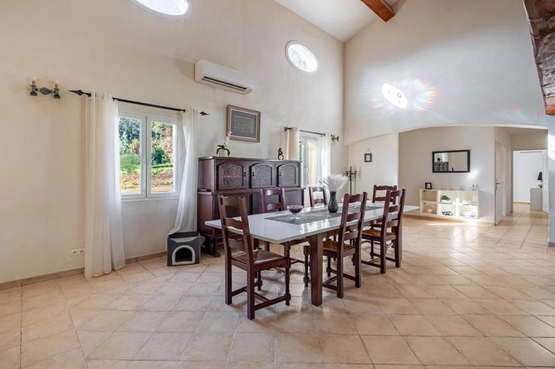 Maison - 180 m² - 5 pièces