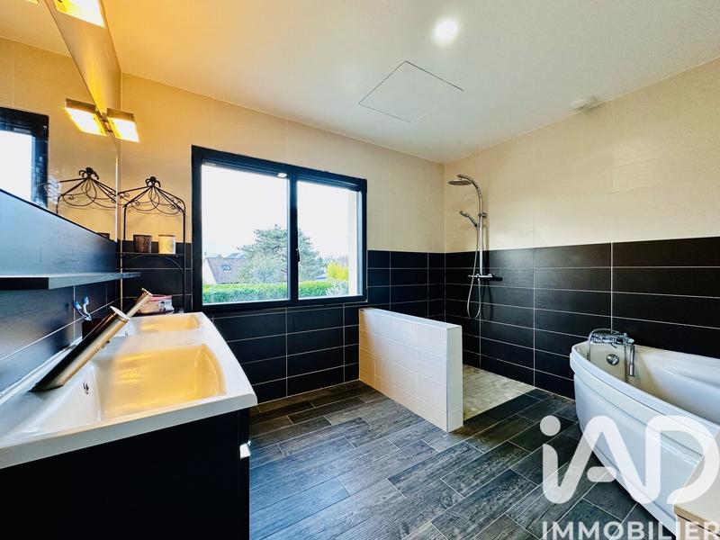 Maison - 140 m² - 5 pièces