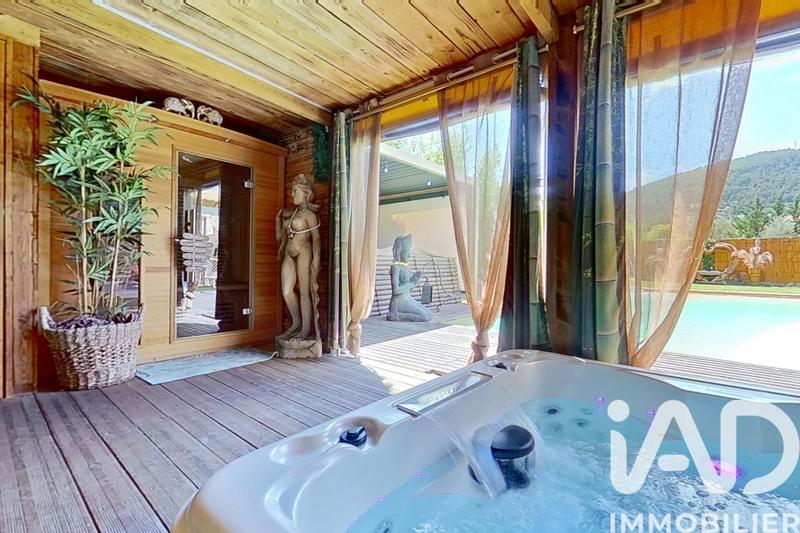 Maison - 240 m² - 8 pièces