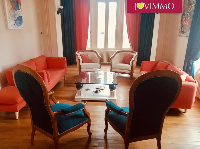 Maison - 285 m² - 9 pièces