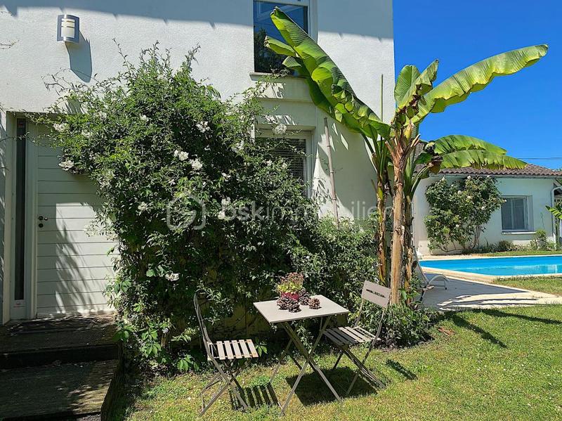 Maison - 215 m² - 8 pièces