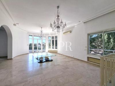 Villa - 200 m² - 6 pièces