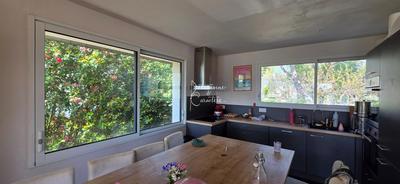 Maison - 215 m² - 9 pièces