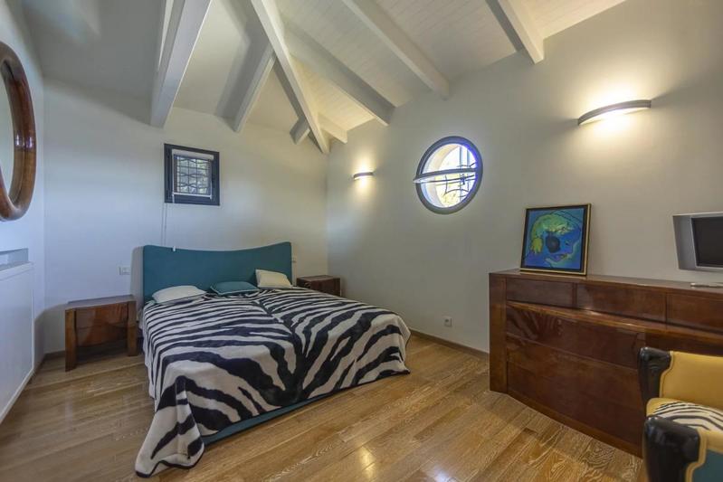 Villa - 240 m² - 8 pièces